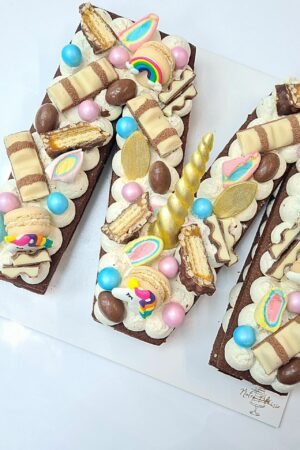 1 Number/Letter  cake Licorne