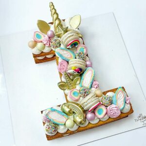 1 Number/Letter  cake Licorne