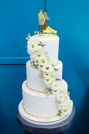 C.D Wedding cake - Cascade