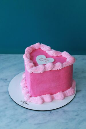 L.C vintage heart cake