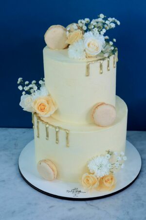 L.C Wedding Drip cake fleurs
