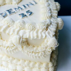 L.C vintage heart cake ++