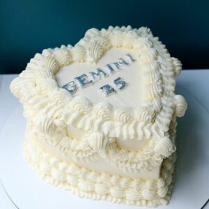 L.C vintage heart cake ++