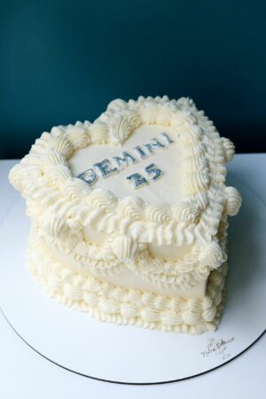 L.C vintage heart cake ++